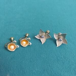 Lot of 2 Vintage Silver Tone Screw Back Earrings Flower Blue Stone Faux Pearl